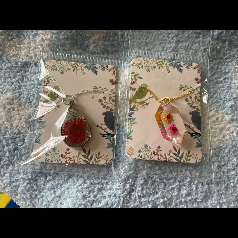Floral Resin Pendant Necklace Set